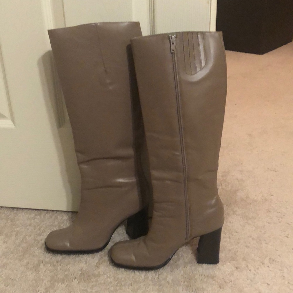 Practically new. Worn once. Knee high boot.